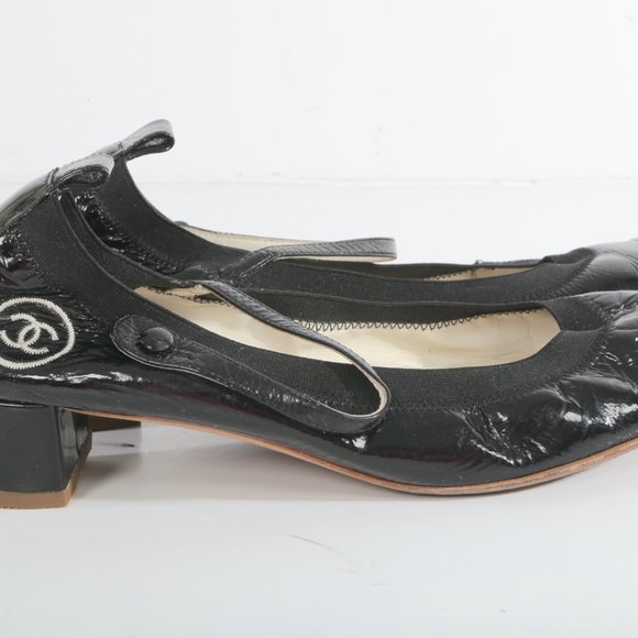CHANEL CC Black Cap Toe Patent Leather Pumps - Picture 4 of 11